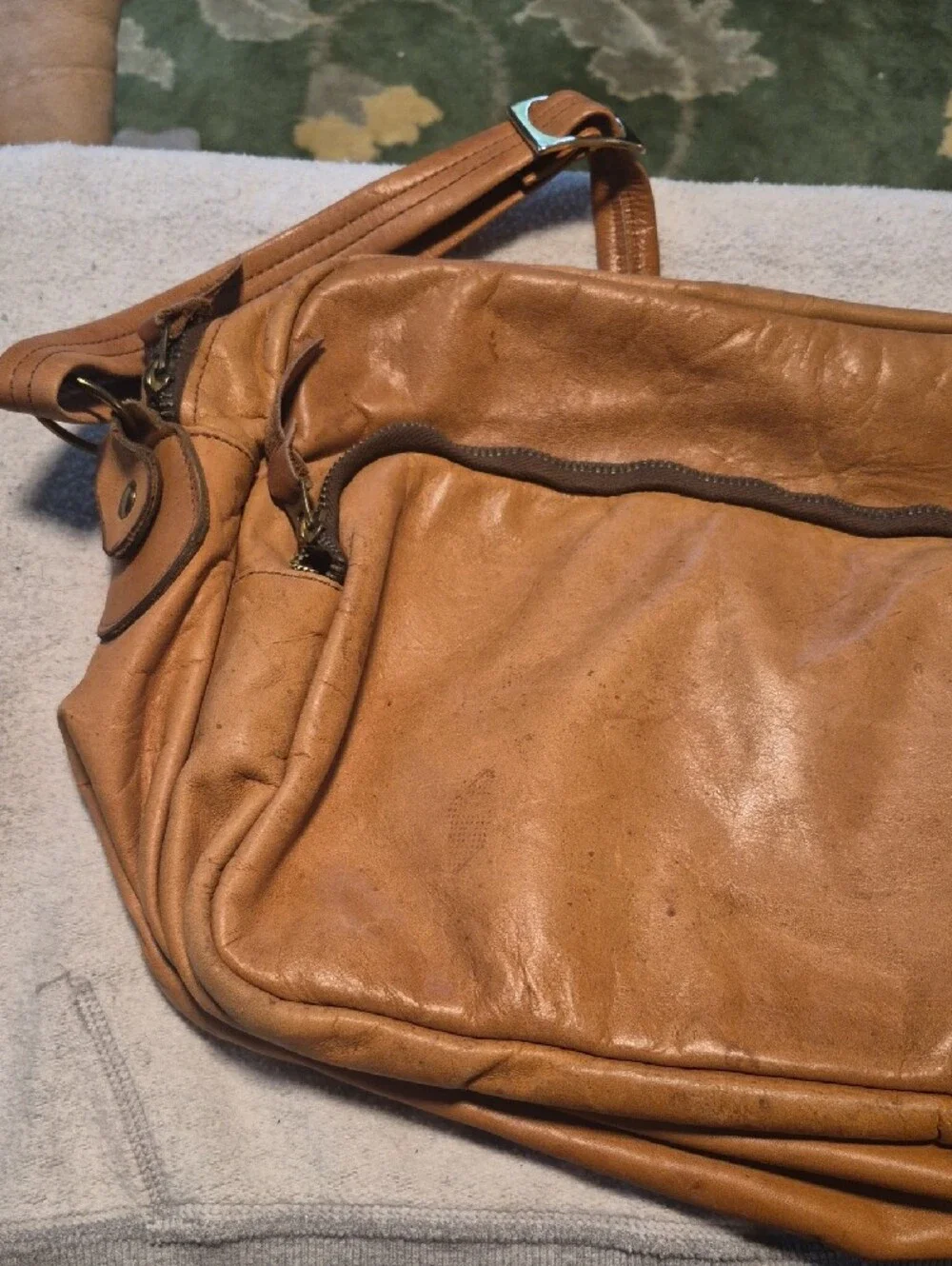 Classic Tan Leather Messenger Bag with Front Zip Pocket